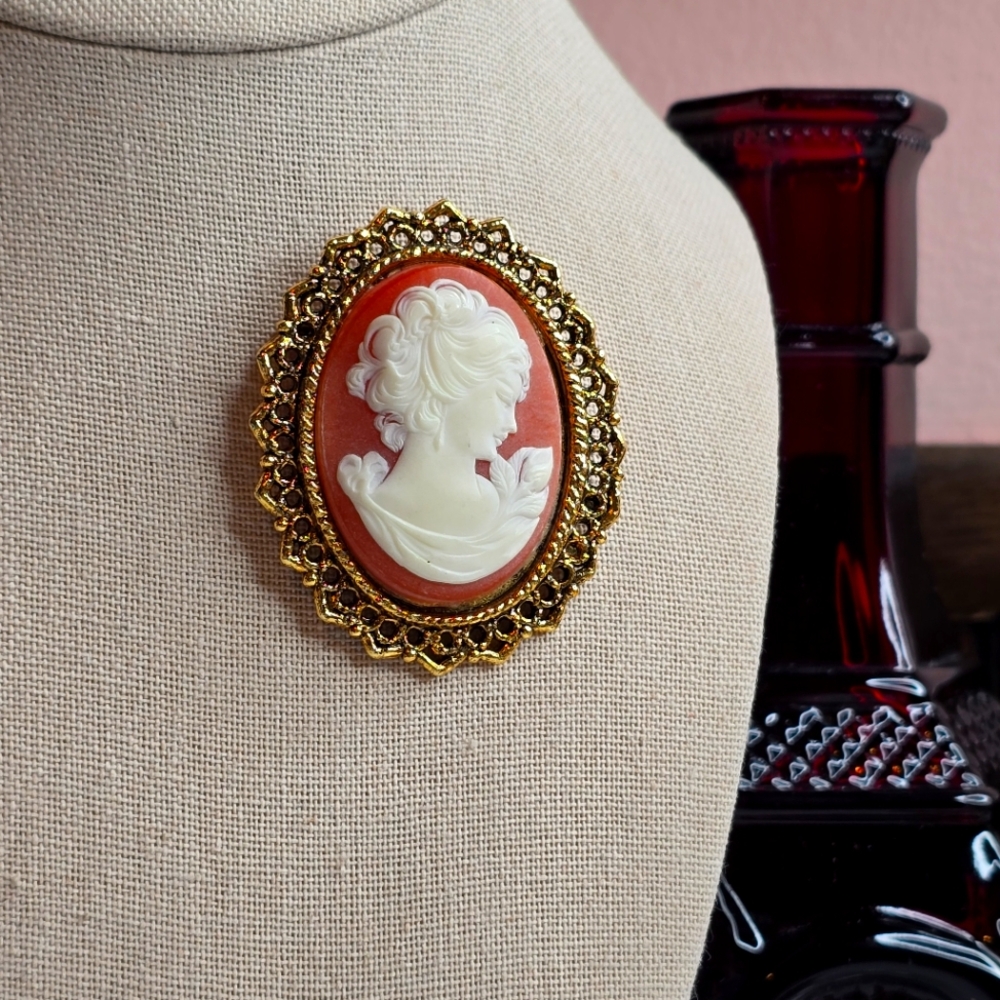 Vintage Victorian Style BROOCH